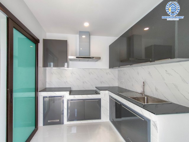 *****บ้านเดี่ยวมือสองย่านกรุงเทพฯ ม.เดอะซิตี้ พระราม2-พุทธบูชา เนื้อที่กว้าง 59.40 ตร.ว. ฟังก์ชัน 4 ห้องนอน 5 ห้องน้ำ ที่จอดรถ 3 คัน บ้านเดี่ยวหลังใหญ่ สวยหรูดูมีระดับ สภาพเหมือนใหม่พร้อมเข้าอยู่ ทำเลเดินทางสะดวก เชื่อมต่อถนนพระะราม2  ใกล้จุดขึ้นทางด่วน "วงแหวนรอบนอกกรุงเทพฯ ฝั่งใต้"